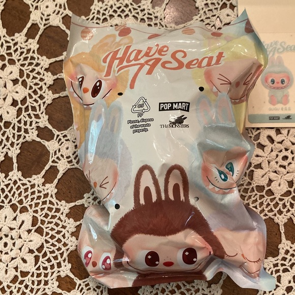 LABUBU, DOLL authentic POP MART,  Have A Seat - QUQU has QR code on box , Blue - Picture 4 of 12